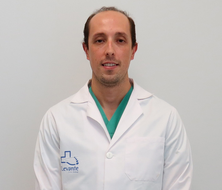 Dr. Eduardo Luiz Wojtovicz. Ondontología Quirúrgica en Ondara